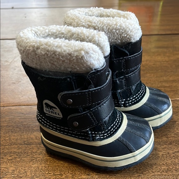 Sorel Toddler Black Fur Lined Winter Boots - Picture 2 of 4